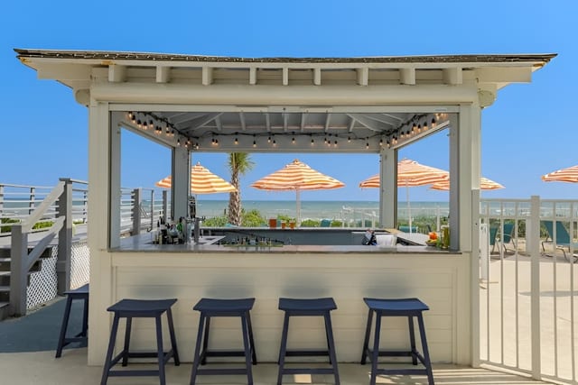 Stingers Surfside Bar