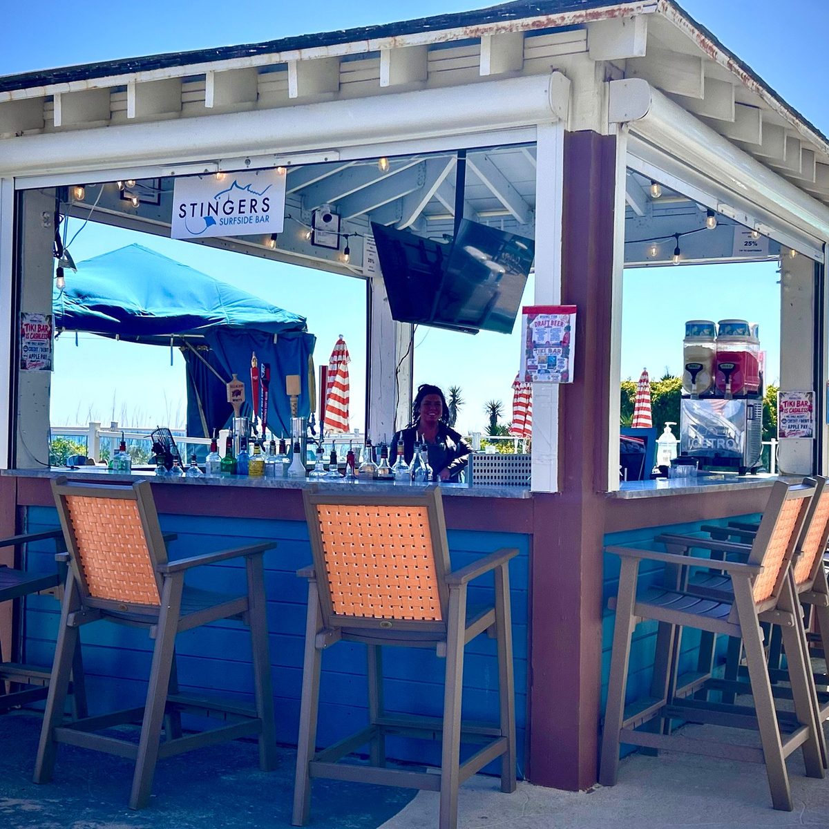 Stingers Surfside Bar